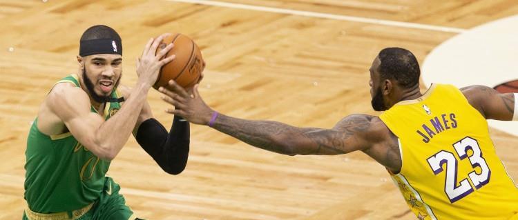  塔图姆绝杀三分，凯尔特人险胜尼克斯  