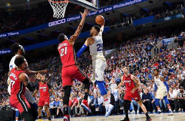  恩比德攻防统御全场，七六人主场力克热火劲旅