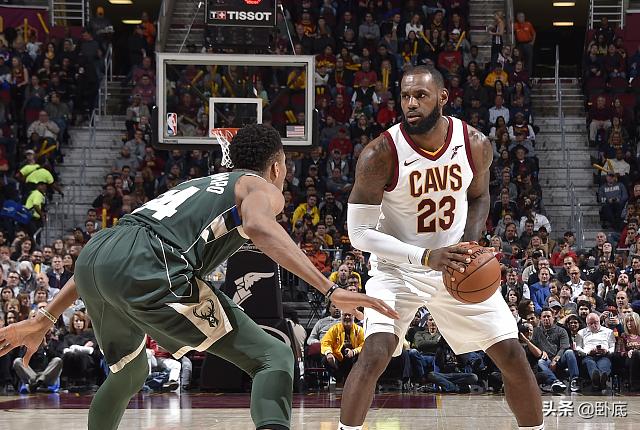  米切尔准三双骑士爆冷击败雄鹿队  